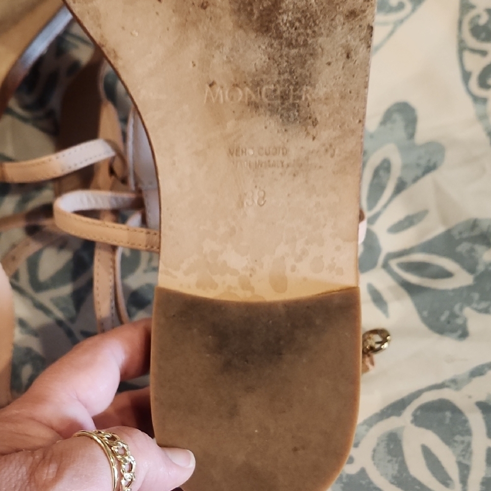 Moncler Cream Thong Sandals with T-Strap Design - Picture 2 of 4